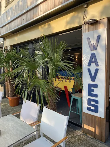 Enseigne extérieure Waves et baby-foot